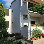 Pensjonat Mirjana 3*