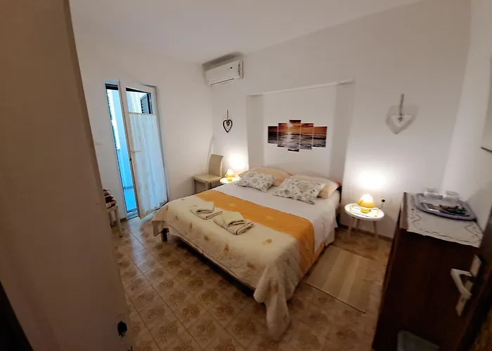 Mirjana Πανσιόν 3*